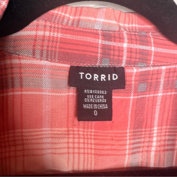 Torrid Relaxed Fit Brushed Rayon coral light Button-Up Shirt 0X or oversized lg - Picture 9 of 13